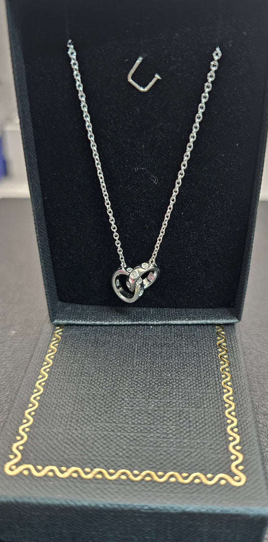 Interlocking love link necklace