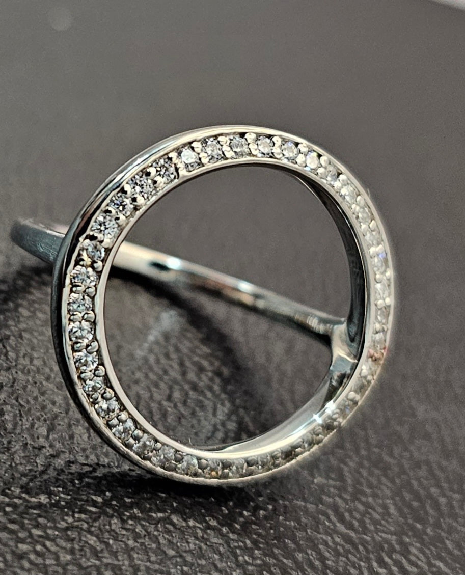 Hollow top silver ring