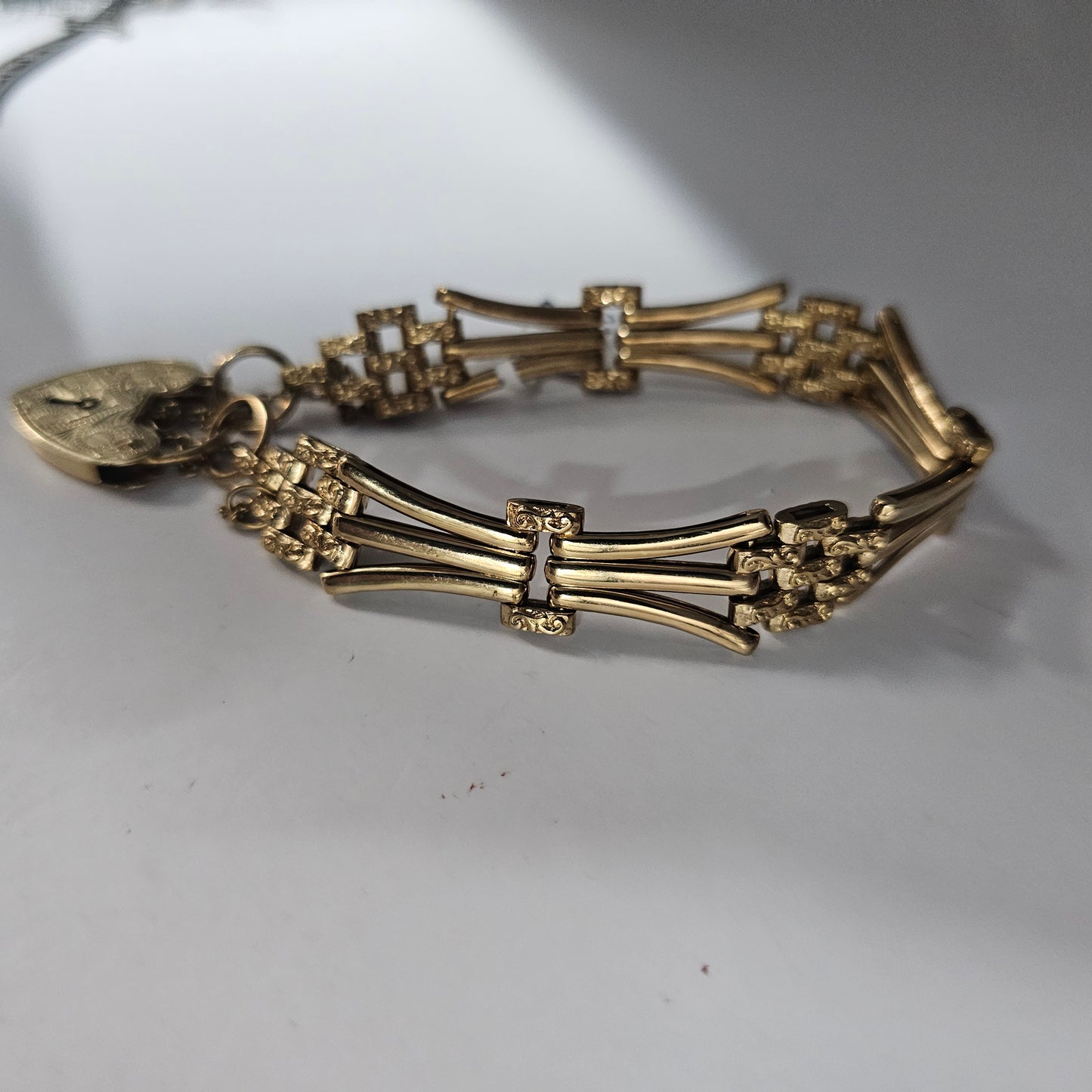 Antique 9ct yellow gold gate bracelet