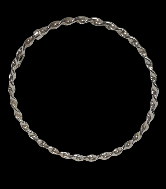 Hollow sterling silver (925) bangle