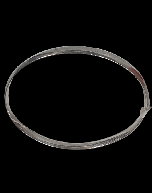 Plain oval sterling silver (925)bangle