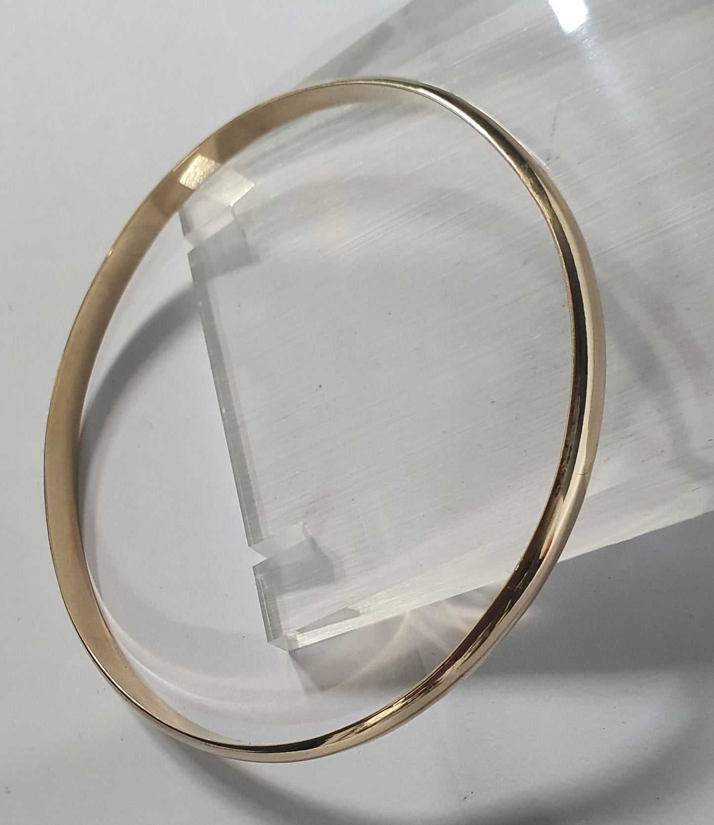 New Solid 9ct  yellow gold bangle