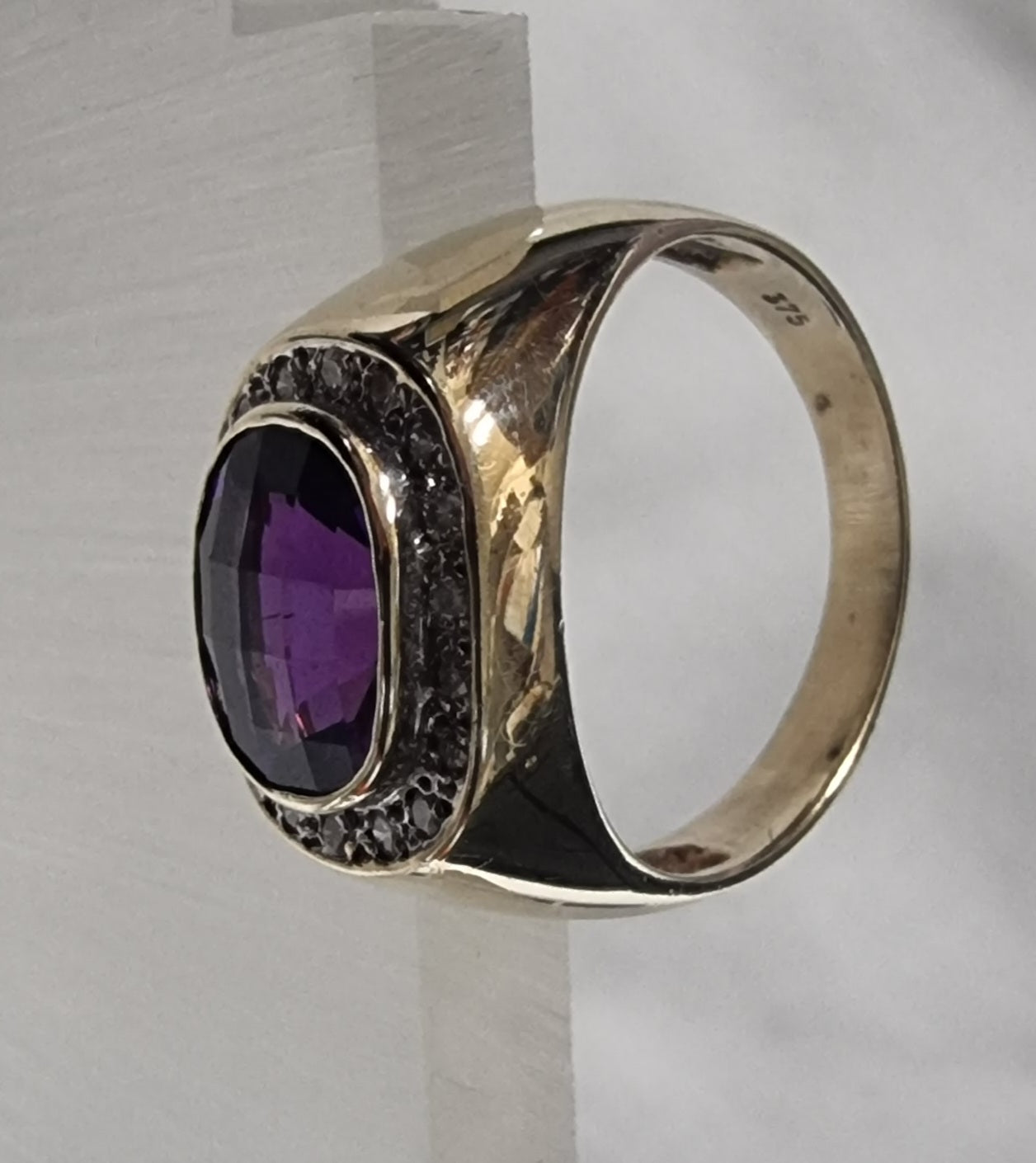 9ct Yellow Gold Amethyst and Diamond Ring