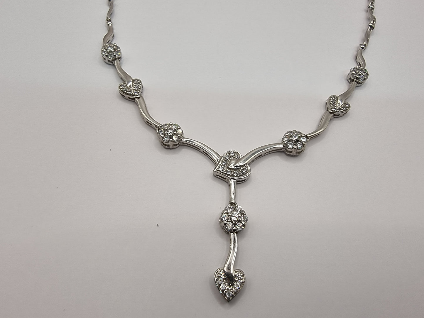 White gold 9ct necklace