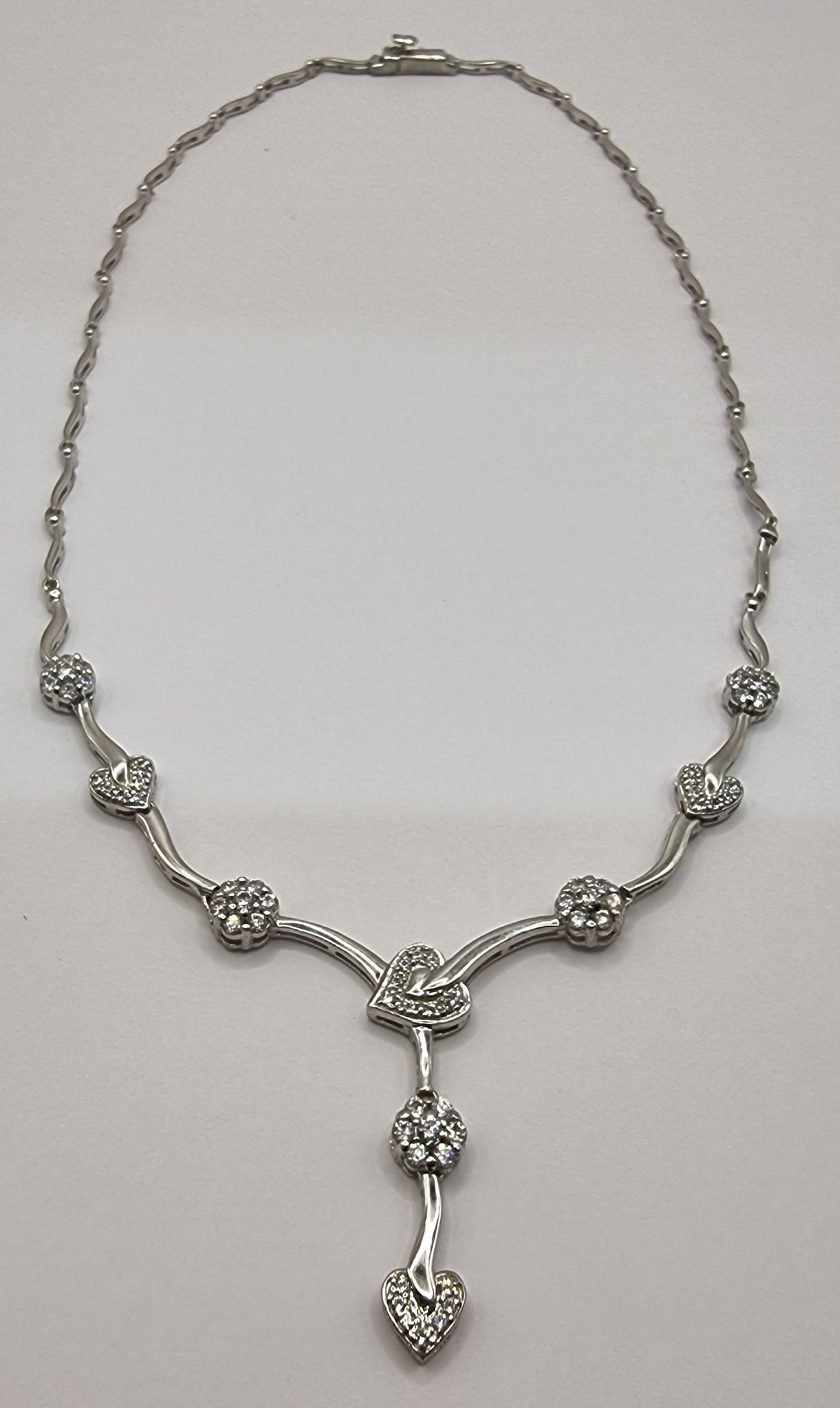 White gold 9ct necklace